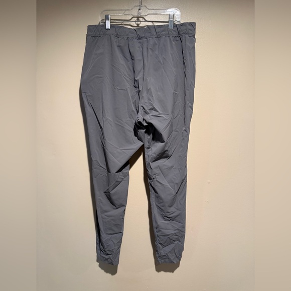 NOBULL Men’s Micro Ripstop Track Pants - Picture 5 of 9
